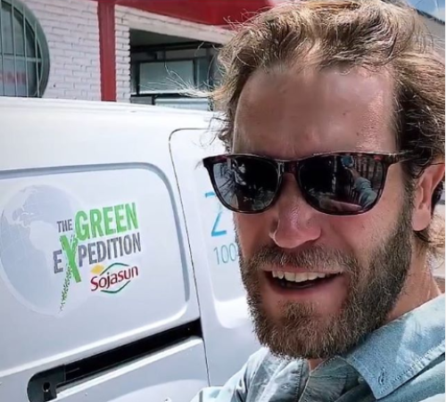 James M. Levelle, aventurier et cinéaste BBC et National Geographics, s'engage sur The Green Expedition. Il participera en moto électrique!